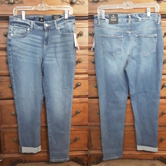 👖Dress Barn Girlfriend Jeans NWT 👖 Size 6 - Picture 1 of 3